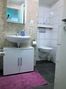 Apartment in green surroundings - Image 3