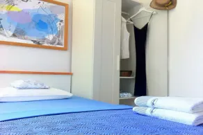 Apartment directly by the sea with a private pool, sea view & garden - Image 5