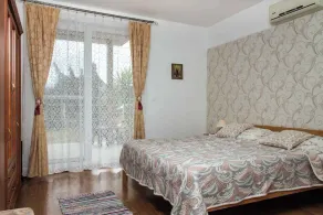 Holiday home with air conditioning, Wi-Fi, washing machine and dishwasher - Image 3