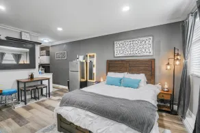 Cozy Studio Apartment , Luxury and Private Firepit - Image 5