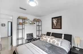 Soccer Fun Hub Home, Pets Welcome, 4 Cars Parking, Private Patio Prime Location - Image 5