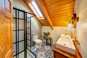 Luxus-Log mit spektakulärer Aussicht, Feuerstelle, Clawfoot Tub In The Master - Image 5