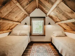 Cozy 4 season Treehouse - 30 minute drive to ski! - Image 4