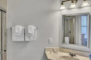 Spacious 3BR Lakeview Condo in Crystal Cove - Image 5