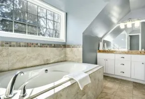 Modern 3BD Home w/HotTub - Image 4