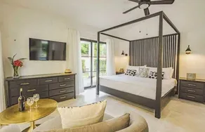 Beachside Villa with Private Pool - Image 3