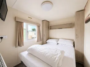 Gorgeous Caravan With Decking In Breydon Water Holiday Park, Ref 10081B - Image 4
