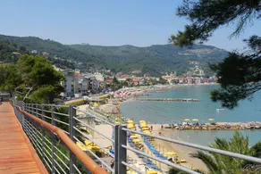 Gabri By The Sea with Balcony and Shared Garden - Happy Rentals - Image 1