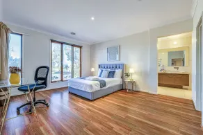 Stylish Luxe House for Big Group at Point Cook - Image 3