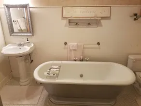 Historic Victorian Inn White Suite - Image 2