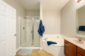 Location, Luxury Amenities, Walk to everything! - Image 2