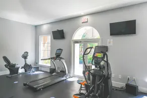 Deluxe Yacht Club Condo Near the Beach - Image 4