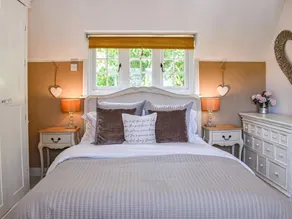 2 bedroom accommodation in Burley - Image 5