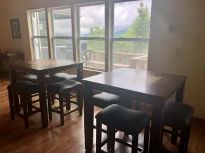 MOUNTAIN TOP RETREAT - STUNNING VIEWS! Hot tub, secluded, family friendly, 5BR! - Image 2