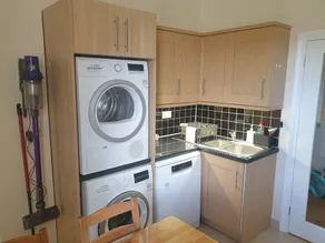 London Luxury Apartments 5 min walk from Ilford Station, with FREE PARKING FREE WIFI - Image 2