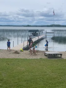 Lakeshore cabin - Image 2