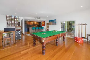 The Vibe Beach House - direct beach access, spa - Image 2