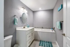 Beautiful tranquility, 1 block from the Indian River with heated pool - Image 3