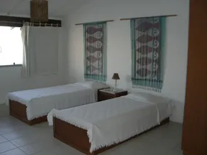 Spacious beachfront house - 6 suites and 3 living rooms - Image 5