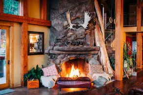 Downtown 18-Acre Mountain Lodge Retreat Villa- Sleeps 2-30 - Image 3