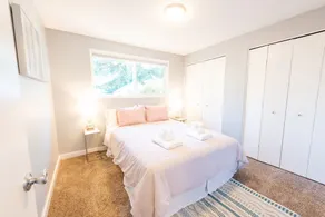 Helle * Private * Stilvolle 2BR Wohnung mit umzäuntem Hof in der Nähe des Washington Square - Image 5