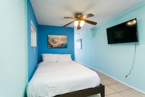 Great Views Studio apartment near Little Italy - Image 4