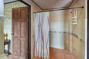 Peaceful Gataway Near Beach with Pool Access - Image 3