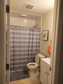 2 Bedroom, 1 Full Bath with fenced in yard. Close to Springs, Boat ramp & Beach. - Image 2