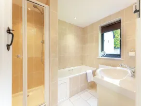 4 bedroom accommodation in Bethlehem - Image 3