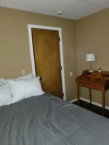 Cozy Apartment Near Midland City Center - Image 5