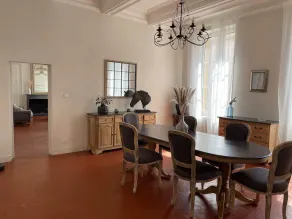 Town house with swimming pool and private garden - Image 3