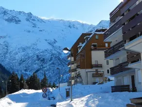À 100m des pistes de ski, vue pistes de ski/vallée, balcon, parking, casier à ski, 30-32m² - Image 4