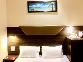 Budget Room Close to Mumbai Airport - Image 5
