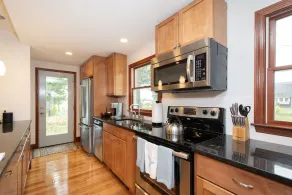 Cozy 2/2 in a serene, park-like setting, near Minot Beach & coastal marshes - Image 5
