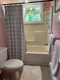 Schönes Haus Prvt Apt- 2 bedrms1. 5 Bäder voll Küche Wohn / Esszimmer rm 2 Auto prkng - Image 2