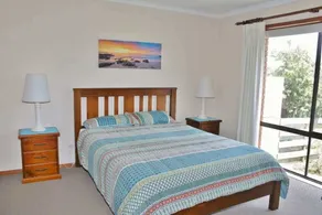 Laura ist am Pambula Beach - Image 4