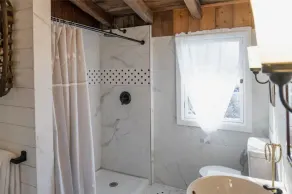Log Cabin Once Owned by Johnny Cash, short drive to Nashville Sleeps 6 - Image 5