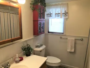 Liberty Breeze-Charming Cottage on Lake Erie Near Port Clinton, Lakefront - Image 3