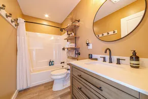 Entire private modern 3-bedroom chalet, Hot Tub, Wifi, 15 mins from Sunday River - Image 3