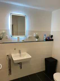 KL26: Modern 2 Bedroom Downtown Apartment - Image 4
