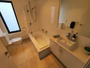 Peninsula Escape 100m from water with heating and cooling - Image 3