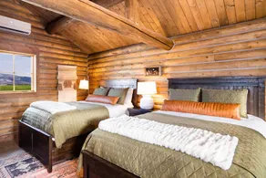 Beautiful Log Cabin in Paradise Valley, Montana - Image 5