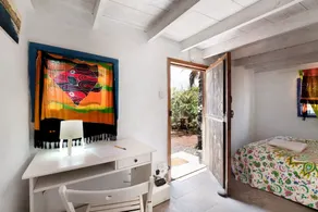 Holiday Home 'Aloe Art' with Shared Garden and Wi-Fi - Image 5