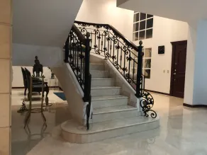 Beautiful big house, near restaurants, unicentro, jardín plaza and more. - Image 3