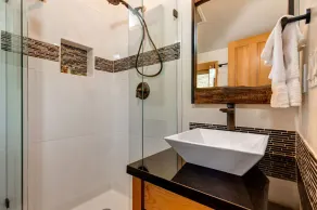 WALK TO TOWN LIFT - Condo rénové de la vieille ville 3 BDRM - pour 6 personnes - Image 3