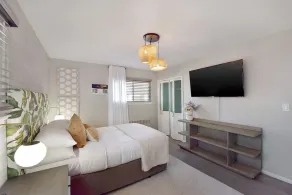 Modern, cozy home -15 mins away from the airport, Entire FIRST floor of home. - Image 5