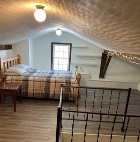 Modern Farm House and Barn- 5 ac and Pool/Hot Tub- 24 people- 599 a night! - Image 2