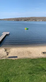 Updated Lakefront House *outdoor tv and water toys- 10 min from UConn - Image 3