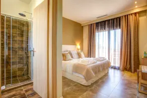 **NEW FOR 2016** Exclusive and private villa with pool - Image 4