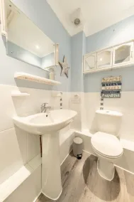 City Centre 3 Bed Townhouse FREE PARKING - Image 4